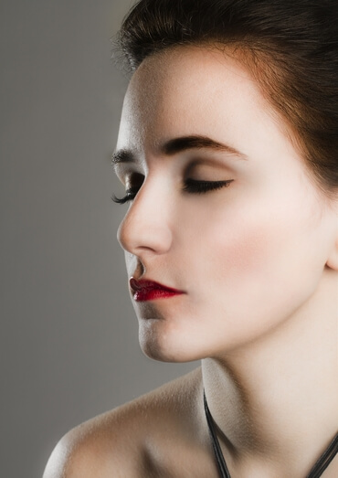 Eleganter Beauty-Look mit rotem Lippenstift